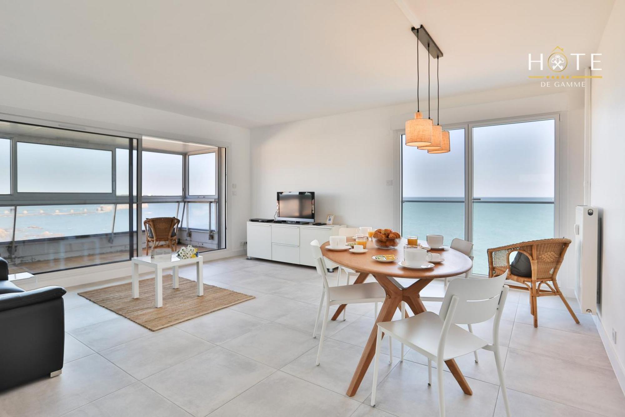 Appartement De Caractere, Superbe Vue Mer 280° La Chaume 外观 照片